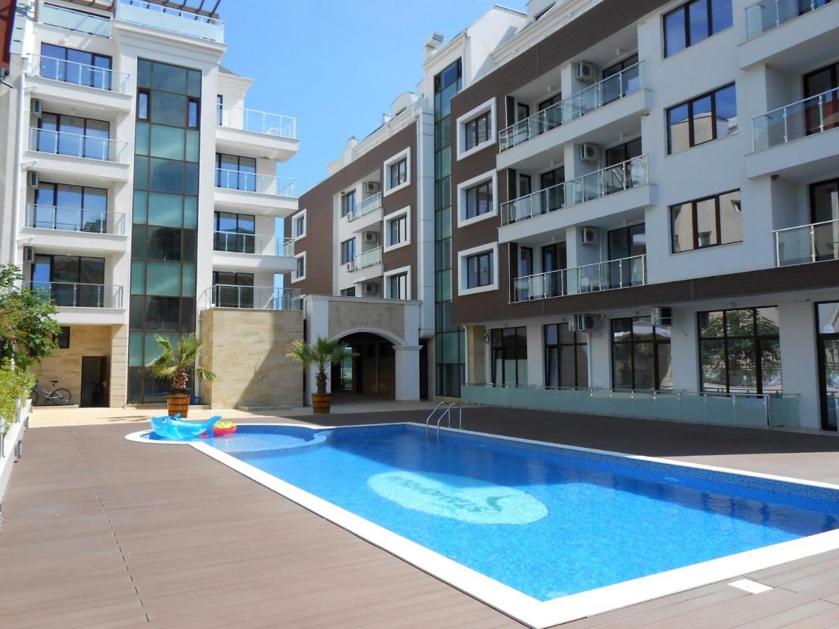 Aparthotel Stamopolu Lux free parking à Primorsko Extérieur photo
