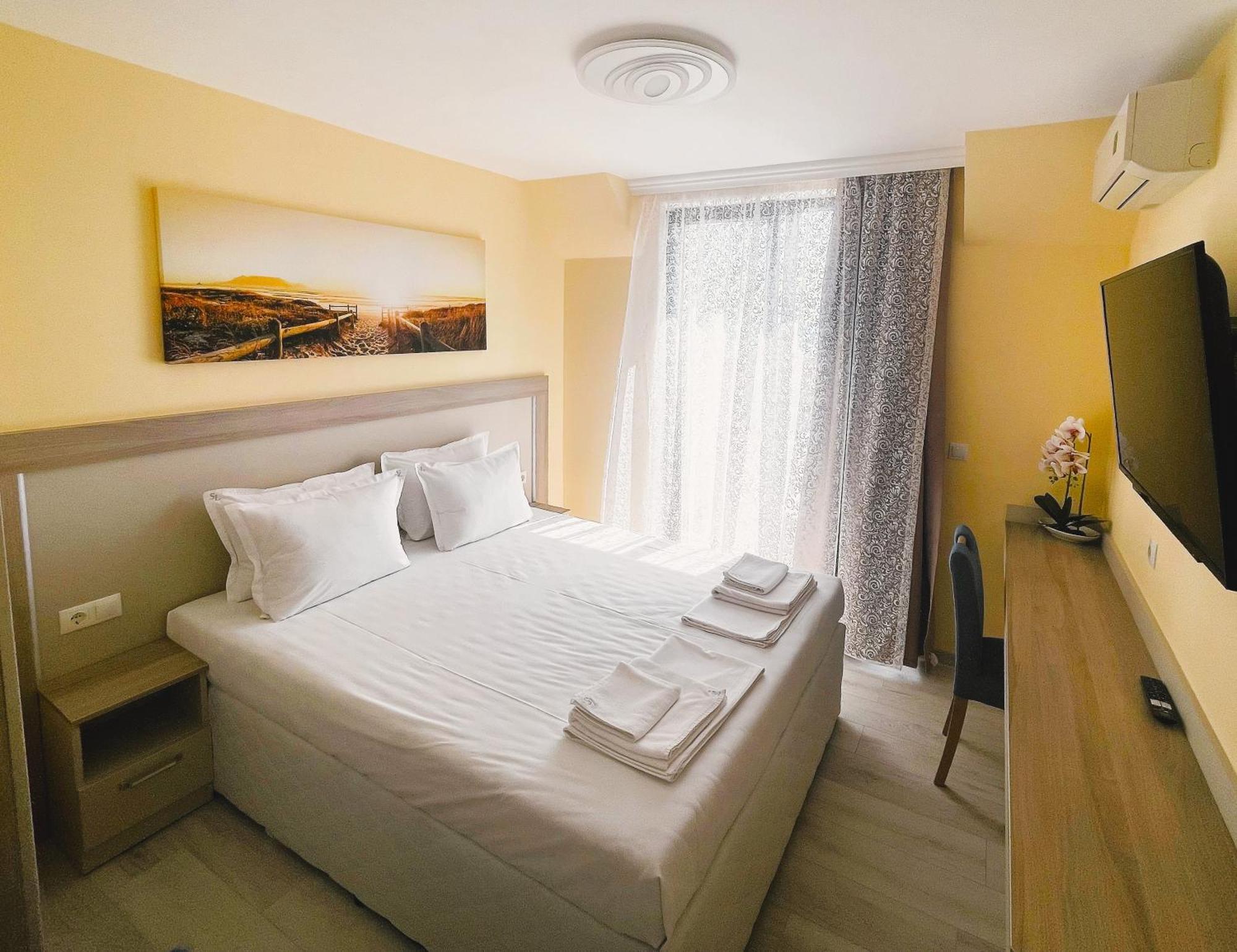 Aparthotel Stamopolu Lux free parking à Primorsko Extérieur photo